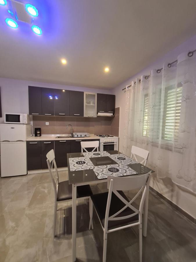 Apartments Kresan Sukošan المظهر الخارجي الصورة